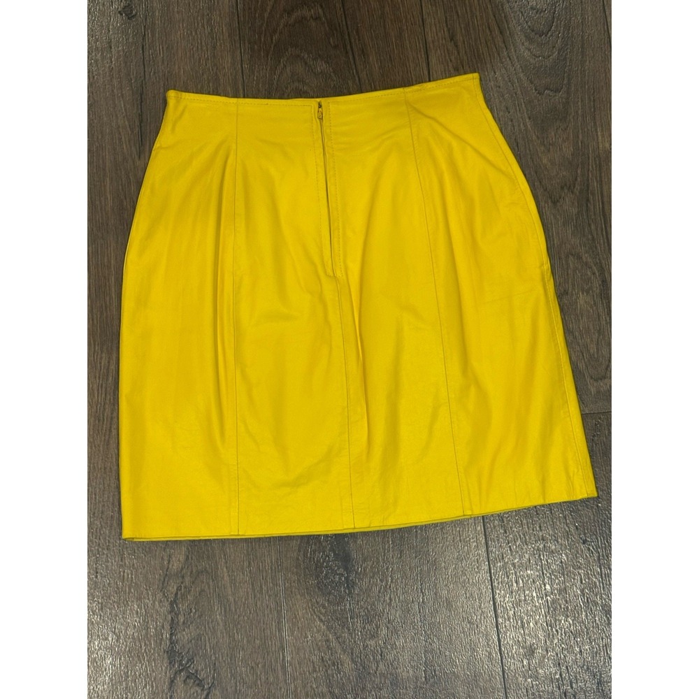 Vintage 80s CHIA Bright Yellow Leather High-Waisted Mini Skirt – Size 10‎ - Picture 2 of 3